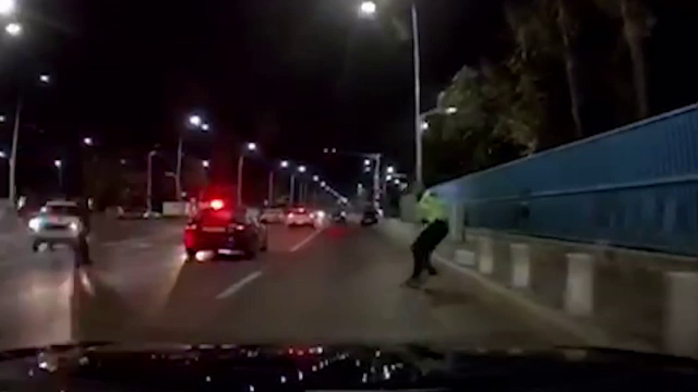 Urmărire periculoasă, cu focuri de armă, în Capitală. Şoferul era băut şi nu avea permis