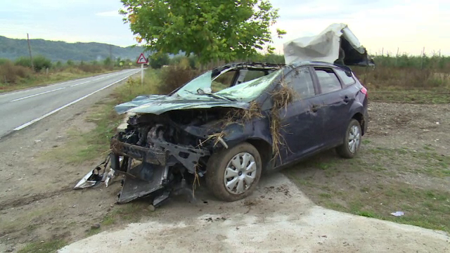 Accident grav din cauza unui cal ajuns pe şosea. Un tânăr a murit, alţi 3 sunt grav răniţi