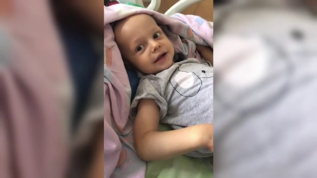 Un băiețel din Mureș cu o tumoră gigant are o șansă la viață. Cum poate fi ajutat