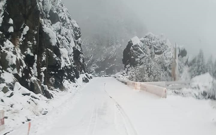 Vremea se răcește în weekend. ANM anunță când vin ninsorile