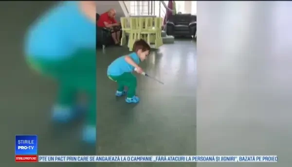 Un băiețel din Mureș cu o tumoră gigant are o șansă la viață. Cum poate fi ajutat