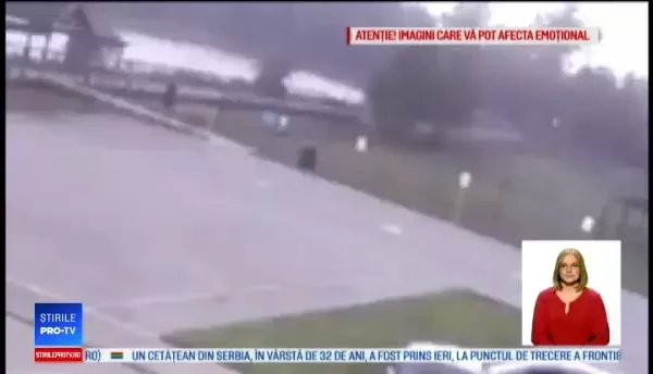 Bărbat lovit de trăsnet în timp ce îşi plimba câinii. Hainele i-au ars instantaneu