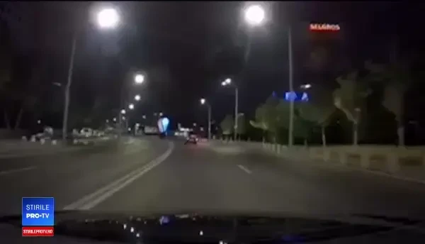 Un șofer din București a fugit de polițiști și a făcut accident în fața lor. Urmărirea a fost filmată