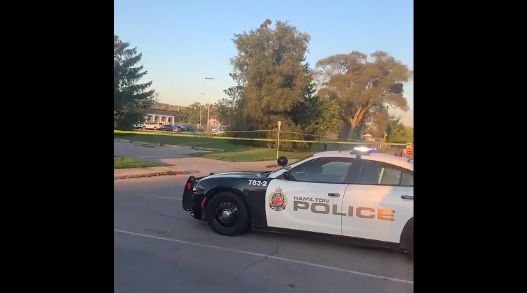 Băiat de 14 ani, ucis cu sălbăticie în fața școlii, chiar sub ochii mamei sale