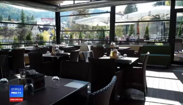Sezonul terasei se prelungește. Ce fac patronii de cafenele pentru a-și păstra clienții