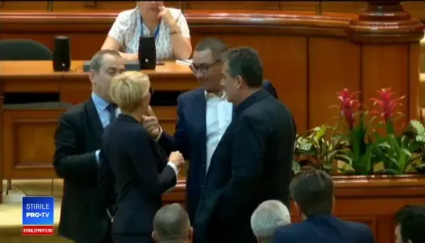 Parlamentarii PSD, convocaţi de urgenţă înainte de votul moțiunii. Ce promite Dăncilă