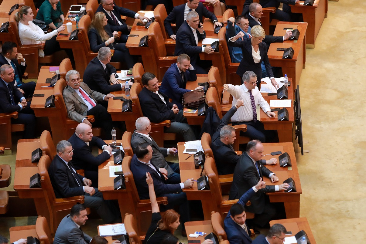 Parlamentul se va reuni pe 29 ianuarie pentru angajarea răspunderii Guvernului