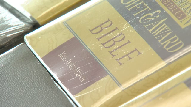 Un dealer auto oferă un voucher pentru o armă de foc la fiecare maşină cumpărată