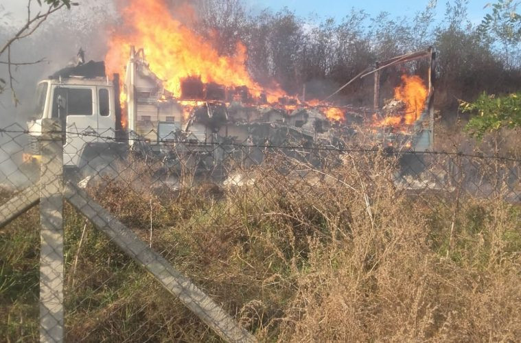 Un camion a fost cuprins de flăcări în județul Botoșani. Ce transporta