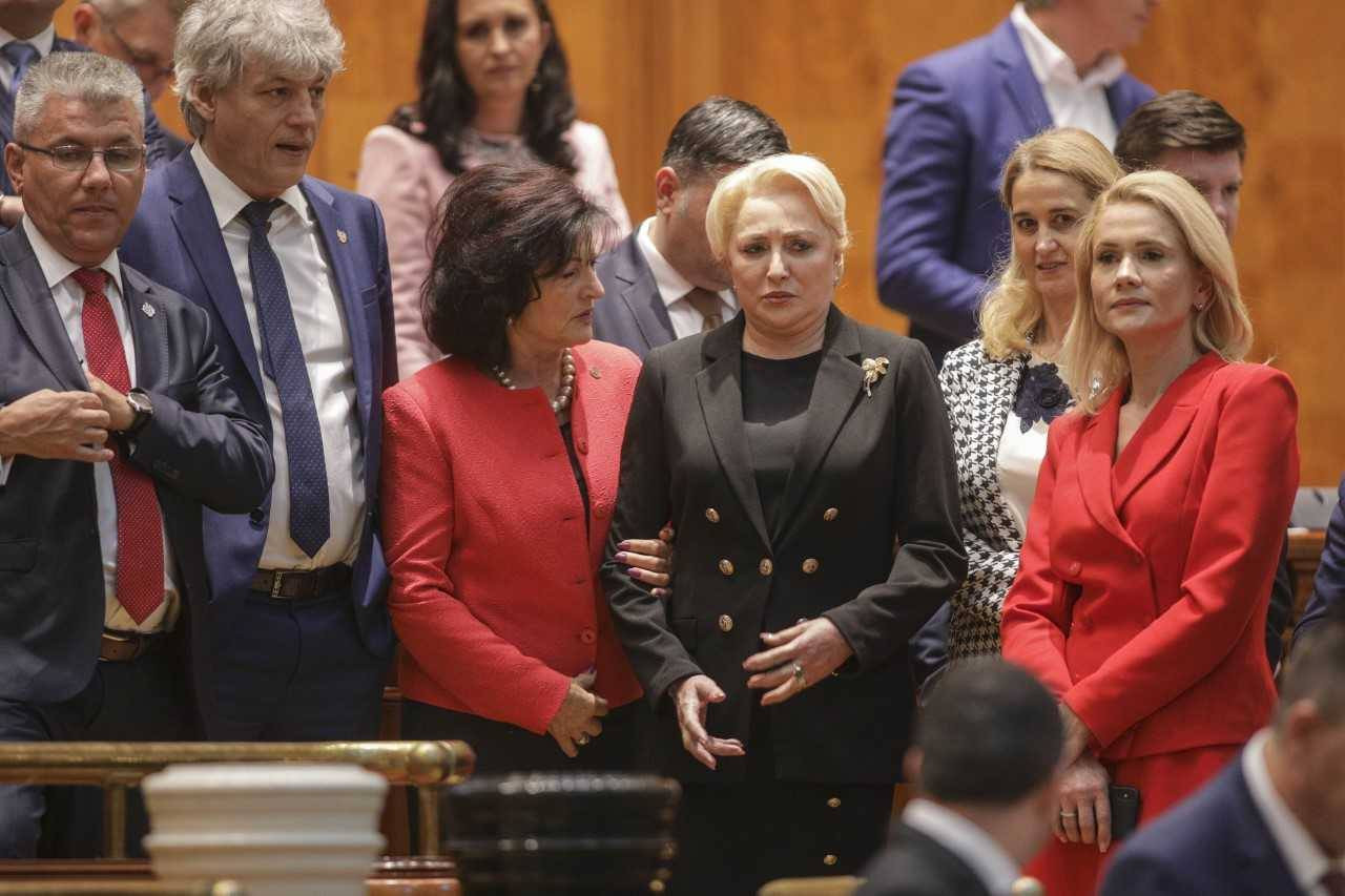 Moţiunea de cenzură a trecut. Guvernul Dăncilă, demis