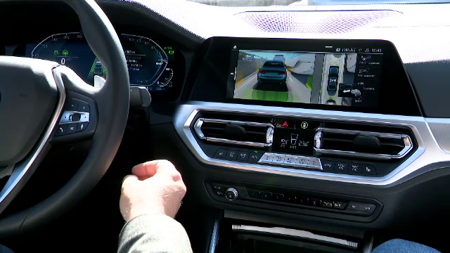 Mașinile care parchează singure și supraveghează traficul. Ce spun producătorii