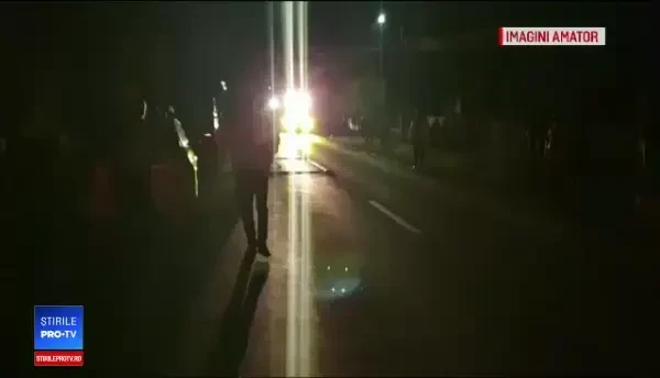 O femeie a murit după ce a fost lovită de o mașină. Șoferul a fugit de la locul faptei