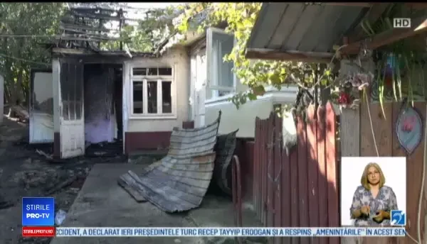 Supărat că l-a părăsit soția, un bărbat din Neamț a dat foc casei. De ce se tem vecinii