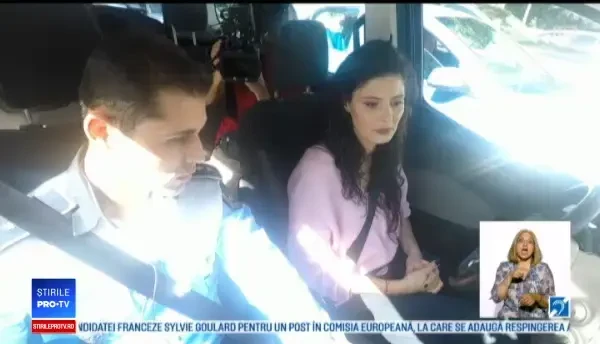 Şoferii care pun mâna pe telefon în timp ce conduc riscă de azi să rămână fără permis