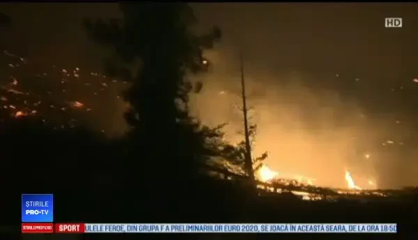 Peisaj de infern în California. O parte din autostrăzi "înghițite" de flăcări