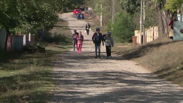 Românii şi bulgarii, cei mai supuşi riscului de sărăcie şi excluziune socială din UE