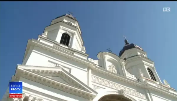 Un record al ultimilor ani. Câți credincioși s-au închinat la moaştele SF. Parascheva