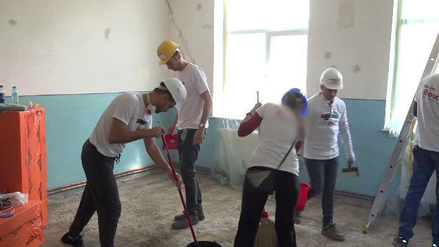 Școală renovată complet de angajații unei companii. Reacţia părinţilor elevilor