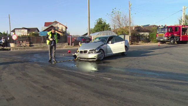 Accident provocat de șoferul unui BMW care a fost „orbit de soare”. 3 persoane au fost rănite