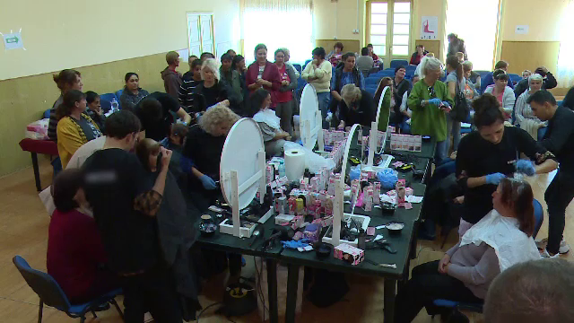 Zeci de femei din județul Galați, răsfățate „la coafor cu psihologul”