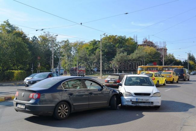 Accident rutier bizar în Botoşani. "Când m-am dat jos, am văzut că nu are şofer"