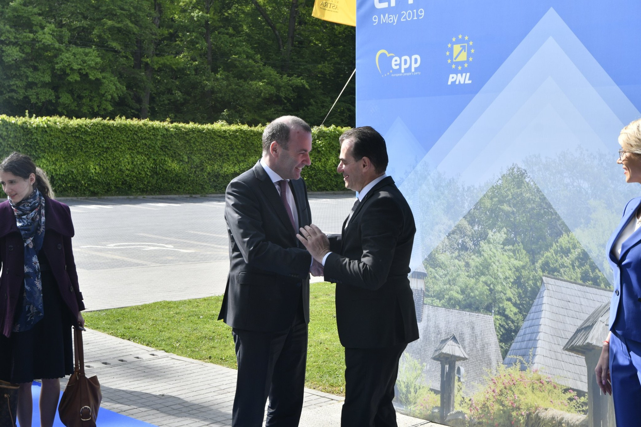 Șeful Popularilor Europeni, după desemnarea lui Orban: "Vești bune vin din România"