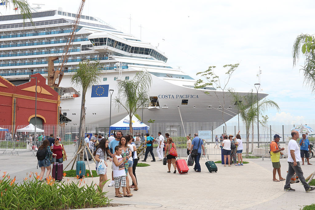 Croazieră de coșmar. O femeie s-a aruncat de la balconul cabinei în fața turiștilor