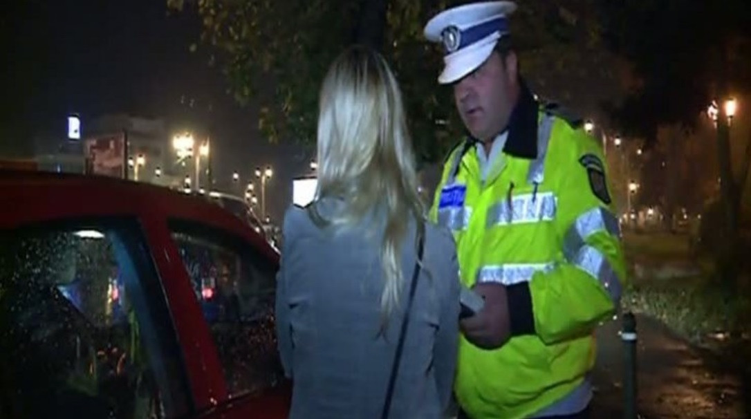 Șoferiță băută și fără permis, oprită la Iași. Copilul ei de 4 ani se afla în dreapta