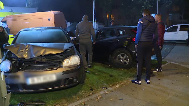 Un şofer lovit în plin de o mașină oprită într-o benzinărie. Ce explicaţie a dat apoi