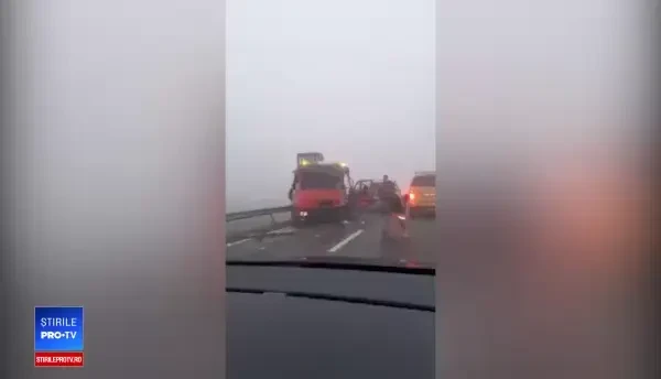 Accident cu 5 victime în Brăila, din cauza ceții. Printre răniți s-ar afla 3 pompieri