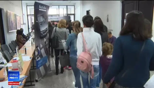 Tinerii merg la târgurile de joburi doar să își păstreze șomajul. „Am venit pentru viză”