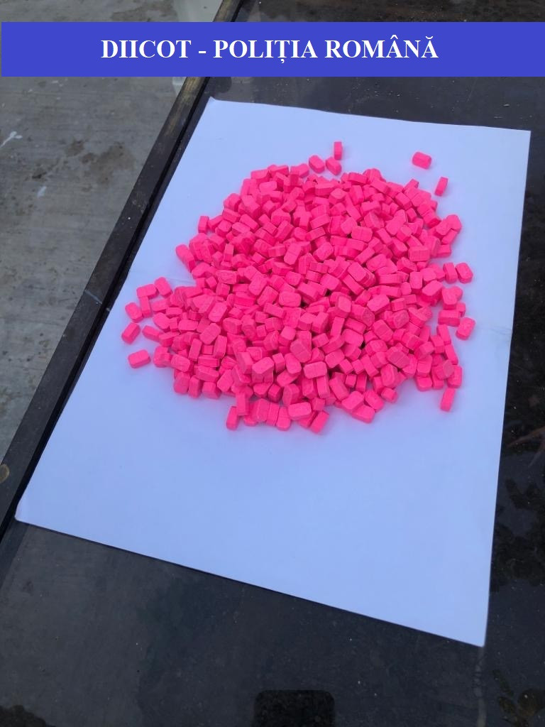 Bărbat din Satu Mare, prins cu 100 de pastile de ecstasy. Cât ar fi obținut în schimbul lor