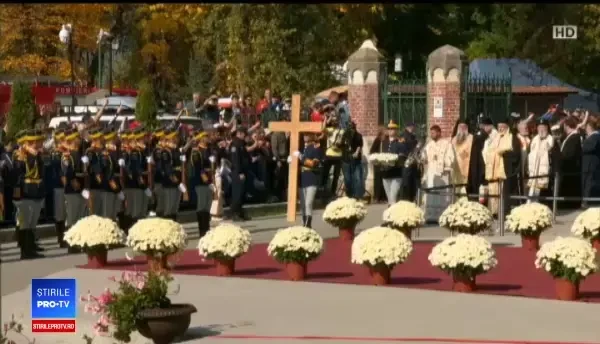 Regina-mamă Elena a fost reînhumată în noua catedrală regală Curtea de Argeş