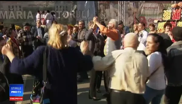 Dovleci de 200 de kg și plăcinte de 25 de metri la un festival de toamnă din Capitală