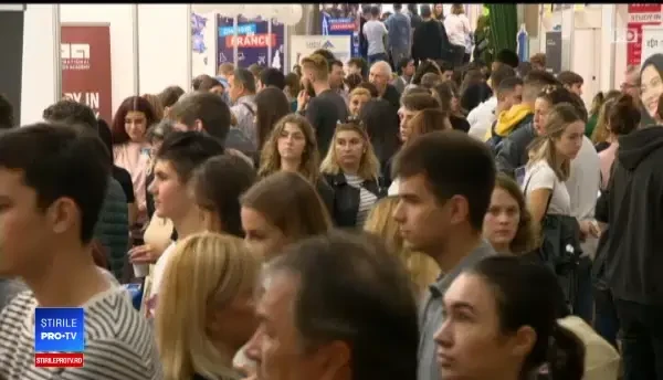 Peste 4.000 de tineri români pleacă anual să învețe în străinătate. Câți se mai întorc