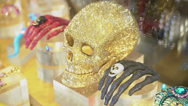 Cât costă bijuteriile de groază cu care își atrag magazinele clienții de Halloween
