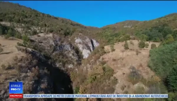 Salvare spectaculoasă din Peştera Şura Mare. Speologii au exersat o misiune dificilă