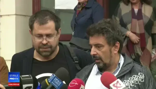 Câțiva supravietuitori si rude ale victimelor tragediei din Colectiv au venit la Parchet, unde a fost citat Raed Arafat