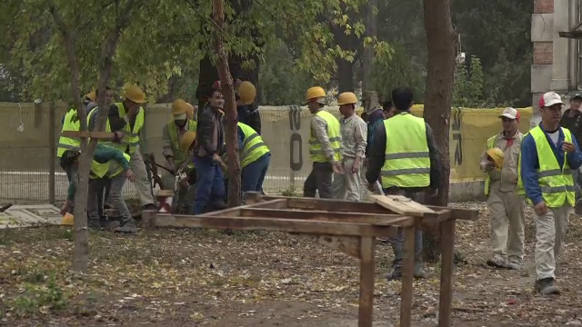 AFP: Din lipsă de mână de lucru, România şi Ungaria caută muncitori în Asia