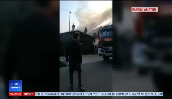 O casă și barul de lângă, distruse de un incendiu în Dâmbovița. De la ce a pornit focul