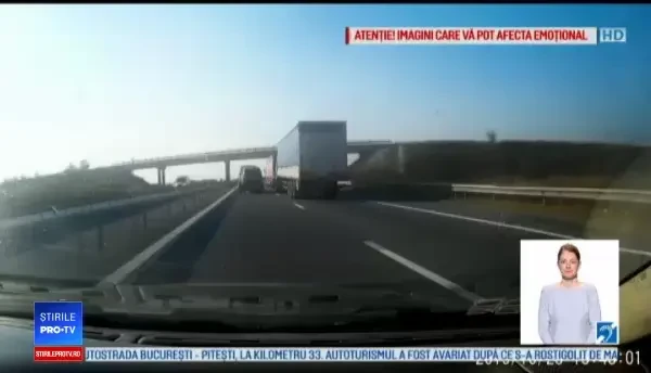 Momentul în care un microbuz pierde controlul pe autostradă. ”A început să se clatine”