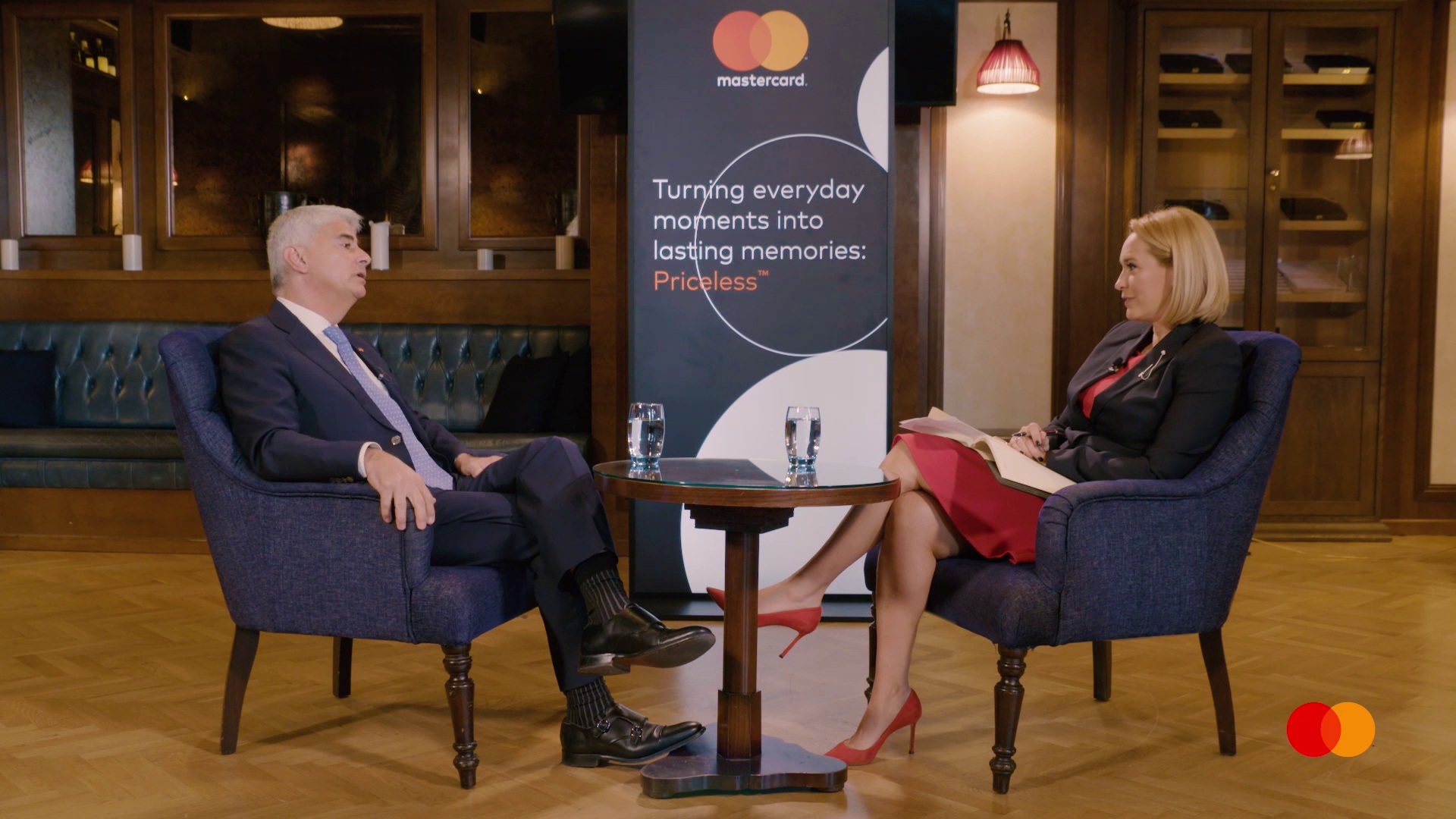 Interviu eveniment cu președintele Mastercard. Cât de sigure sunt tranzacțiile și ce inovații ne rezervă viitorul