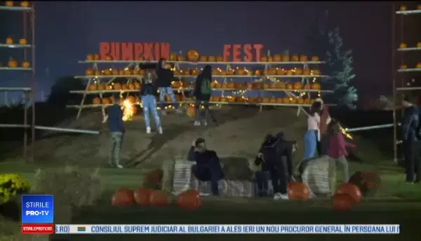 Tinerele care au mers în Herăstrău să sculpteze dovleci: ”Făceam asta acasă, cu părinți”