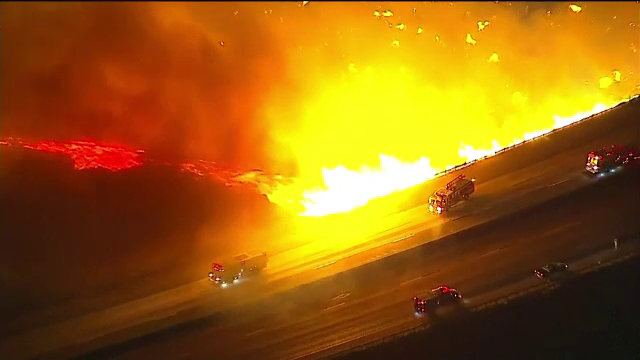 Incendii apocaliptice în California. Zeci de mii de oameni au fost evacuaţi