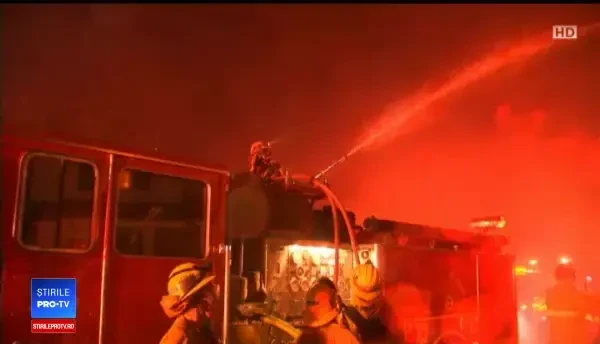 Localnicii afectați de incendiile din California nu vor să-și părăsească locuințele