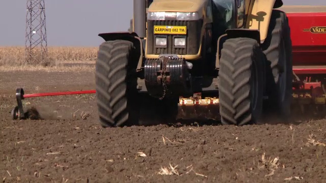 Un copil de un an și jumătate a murit, după ce tractorul în care se afla s-a răsturnat