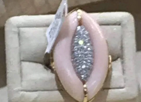 Poza unui inel de logodnă a stârnit controverse pe internet. Ce formă are