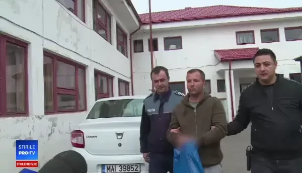 Elevă abuzată sălbatic de şoferul microbuzului şcolar. A lăsat-o apoi într-un lac de sânge