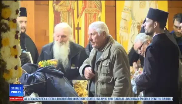 Momente de disperare pentru o bunică, la moaștele Sfântului Dimitrie cel Nou