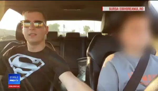 Anchetă după ce un vlogger a lăsat un copil să conducă o mașină. Cine deține autoturismul